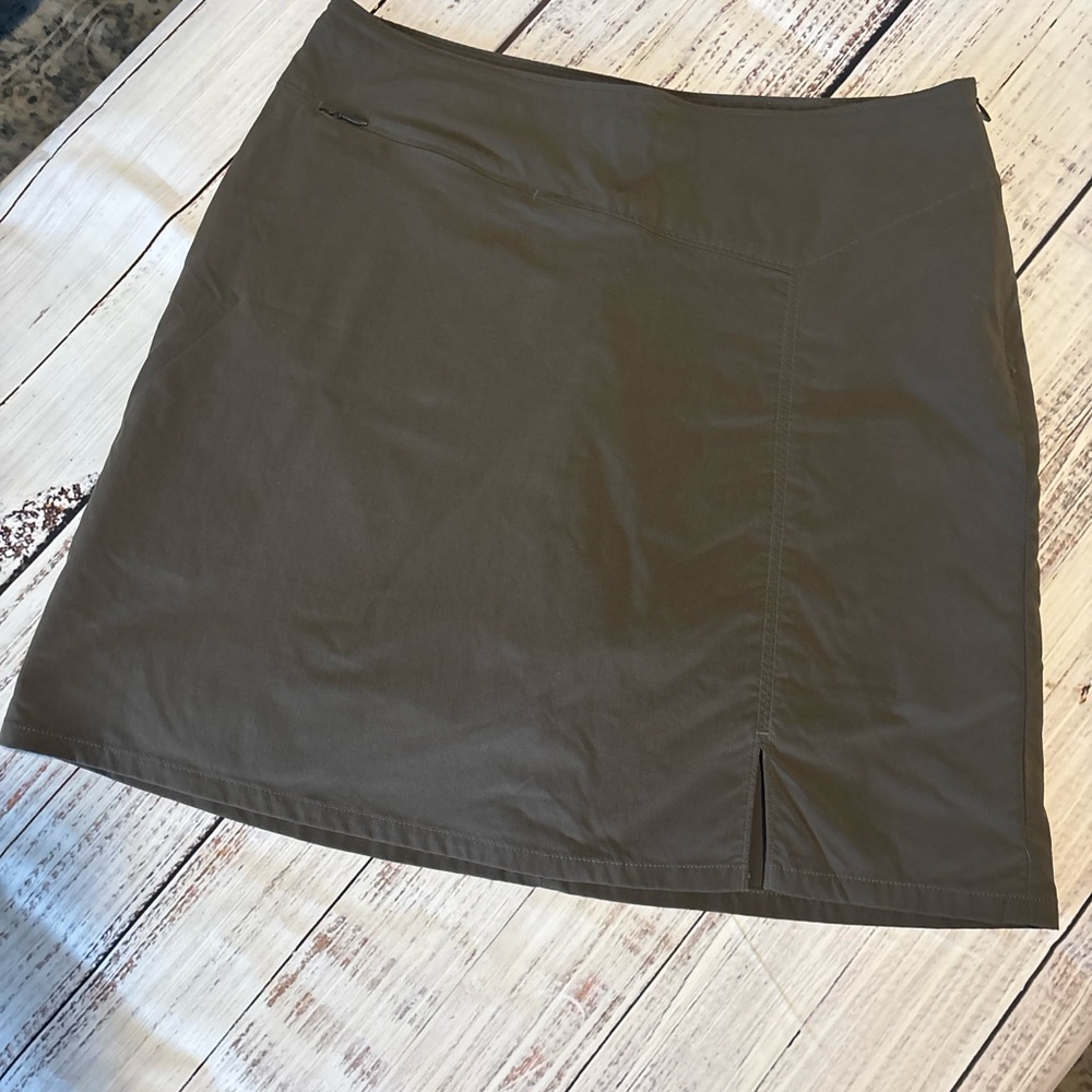 Patagonia Olive Green Lightweight Outdoor Utility skort